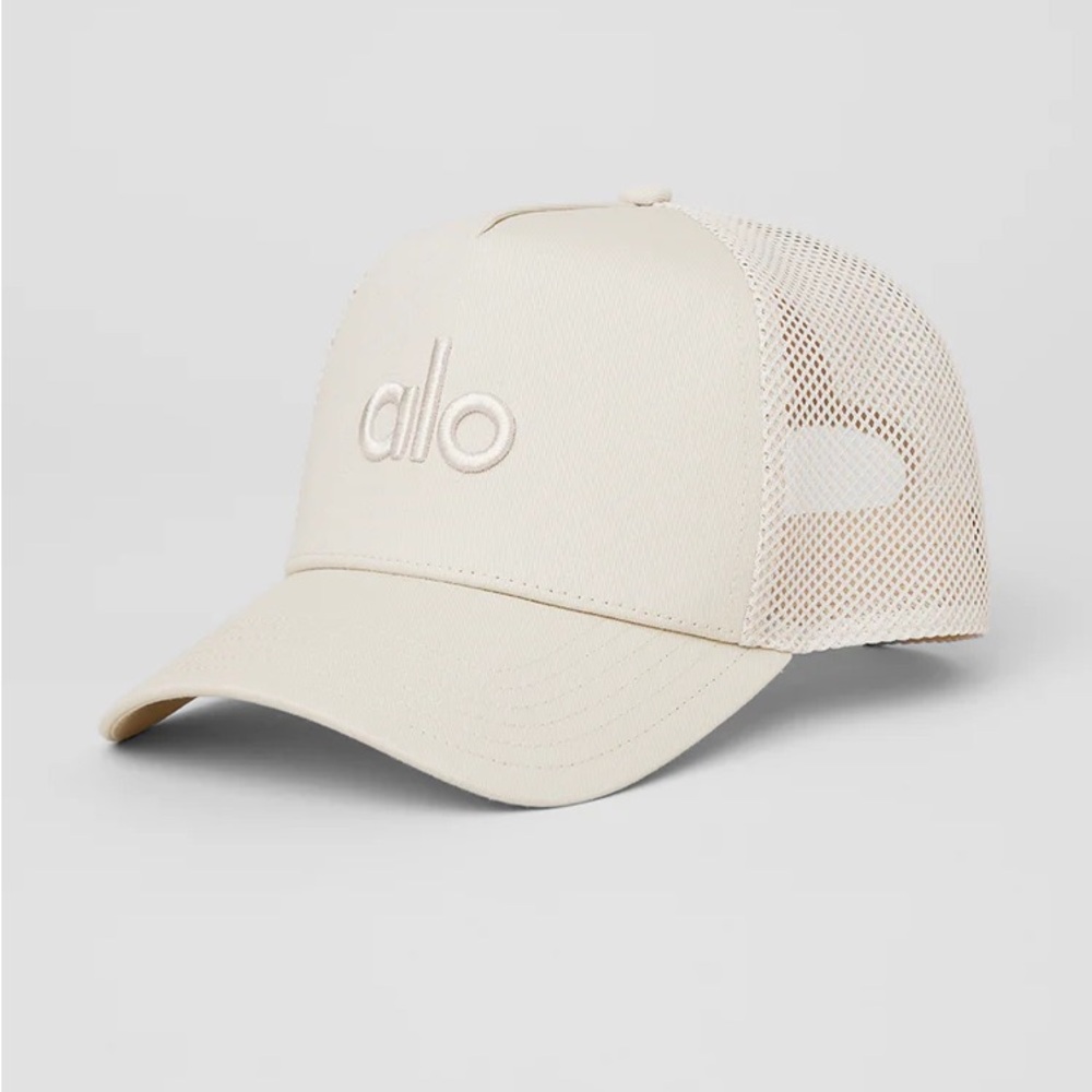 Alo Yoga District Trucker Hat Bone